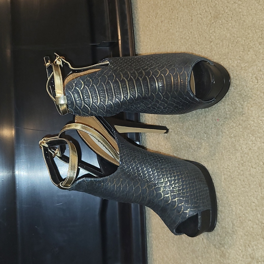 Steve Madden, Black and Gold Patterned Heels
